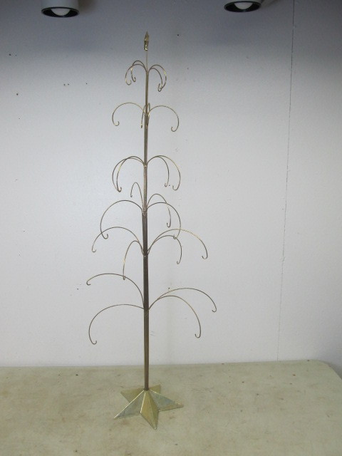 lot 96 image: &nbspLarge Vintage Brass JewelryNecklace Display Tree - 46 tall