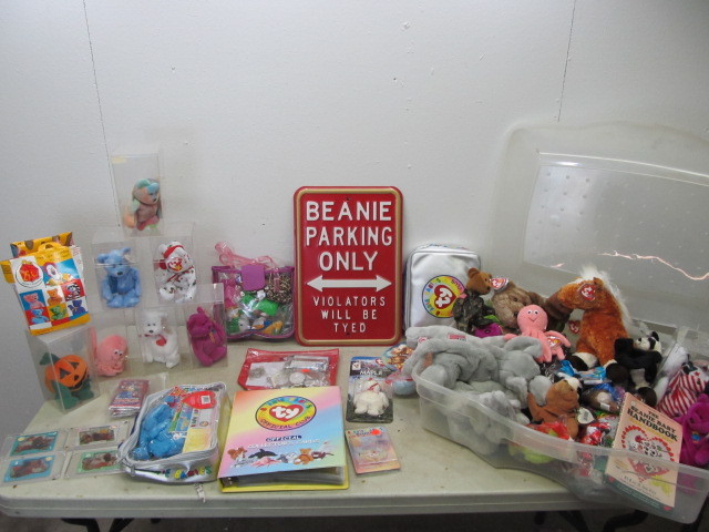 lot 97 image: Large Beanie Baby Collection