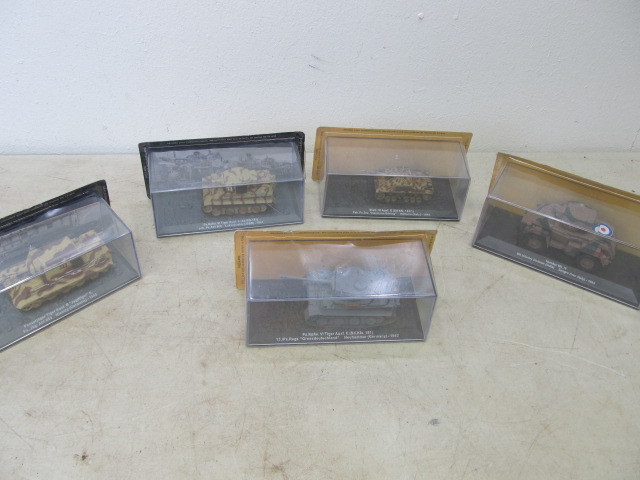 lot 121 image: 5 NIB WW2Military Diecast Vehicles