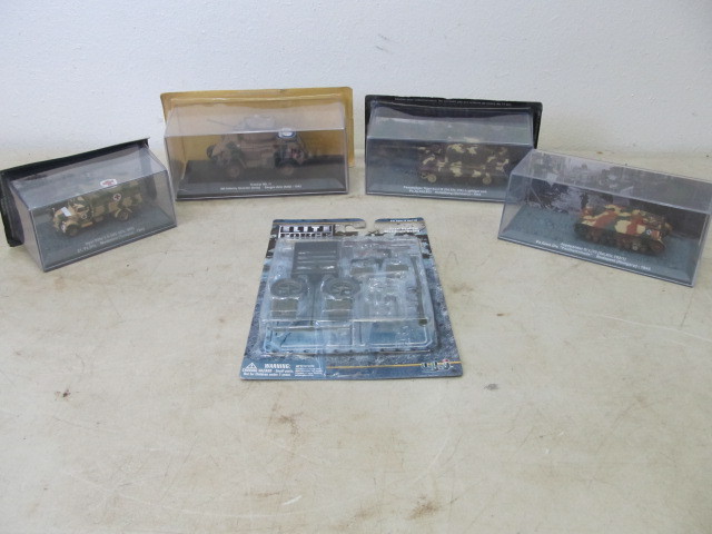 lot 128 image: 4 NIB WW2Military Diecast Vehicles &amp Weapons Pack