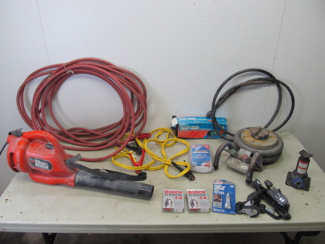 lot 149 image: Garage Auto Tools &amp Leaf Blower