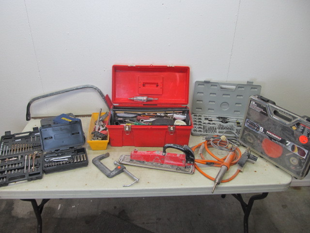 lot 153 image: Large Lot of Tools