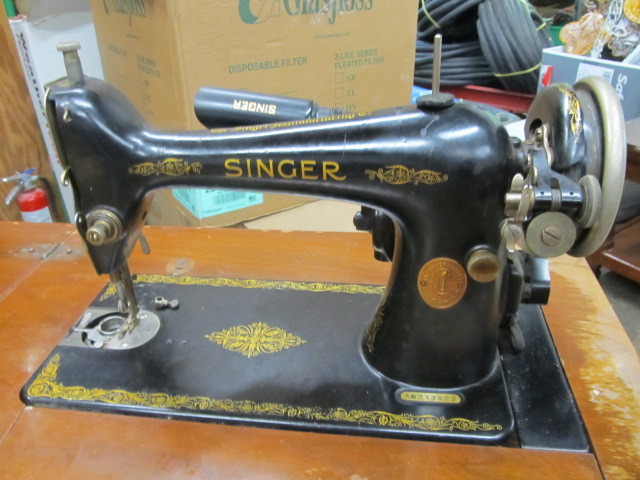 lot 158 image: Antique SINGER Sewing Machine Cabinet
