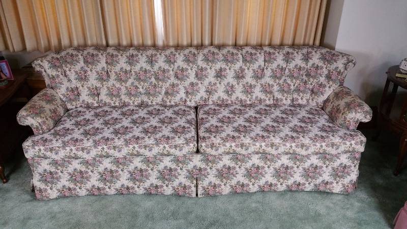 lot 5 image: Midcentury Floral Upholstered Couch