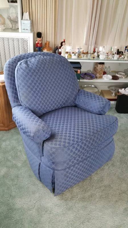 lot 8 image: Blue Flexsteel Swivel Rocker arm chair