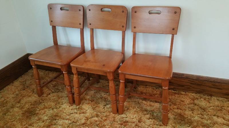 lot 13 image: 3 Vintage Wood Chairs
