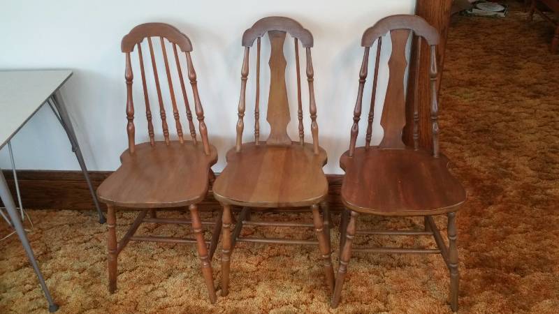 lot 17 image: 3 Arched Back Chairs