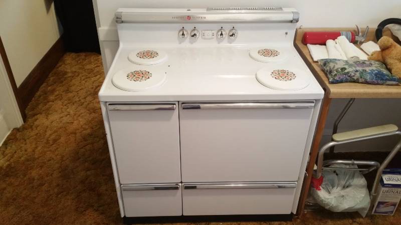lot 19A image: Vintage GE Stove Range