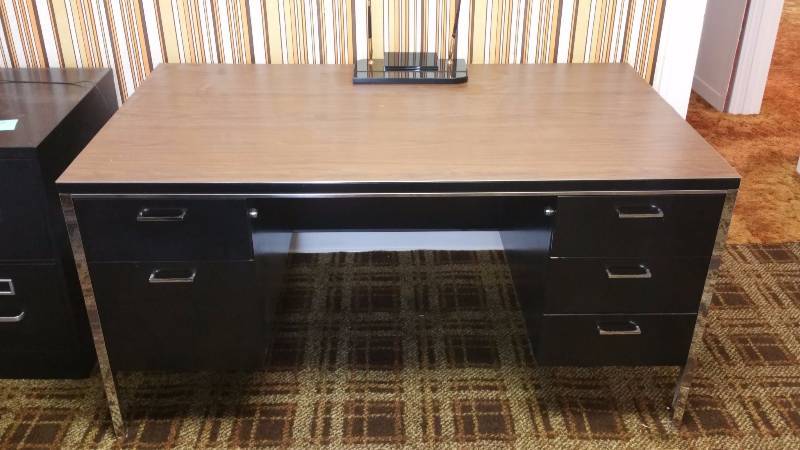 lot 23 image: Large Steel Framed Vintage Desk