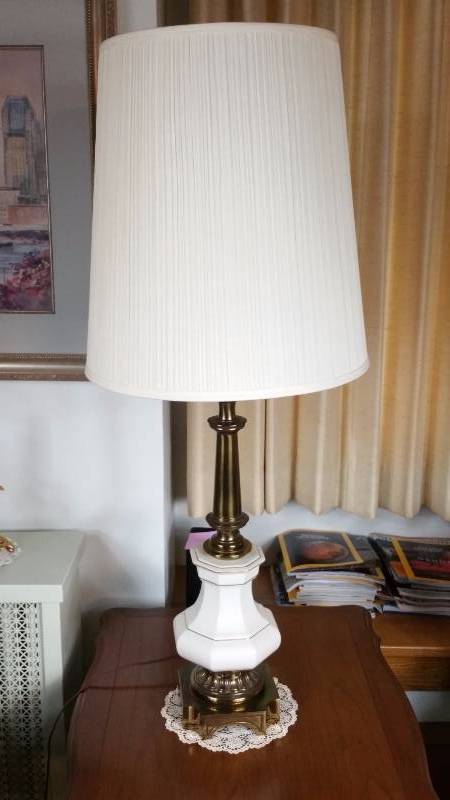lot 27 image: Vintage Stiffel Table Lamp