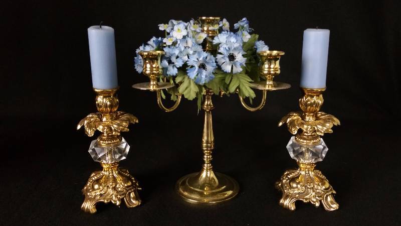 lot 35 image: 5 Candle Brass & Crystal Candlestick Holders