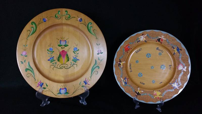 lot 46 image: 1940s Rosemauling Wooden Platters