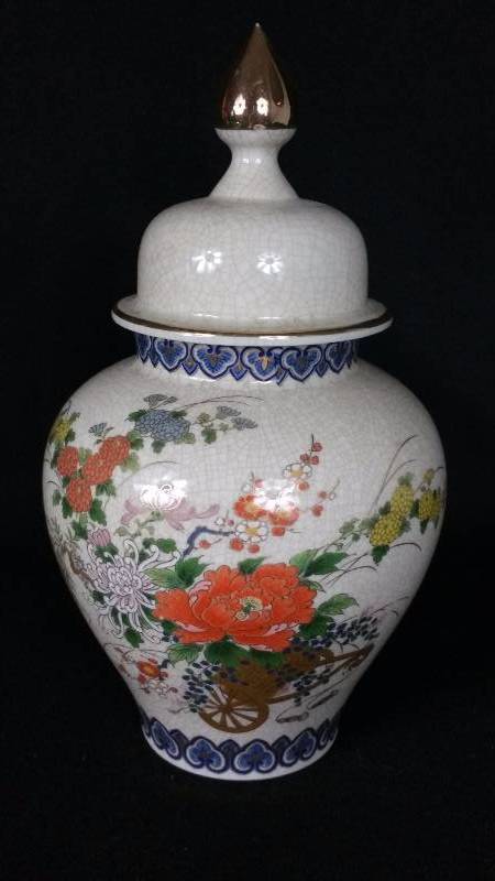 lot 103 image: Andrea by Sadek Porcelain Covered Urn