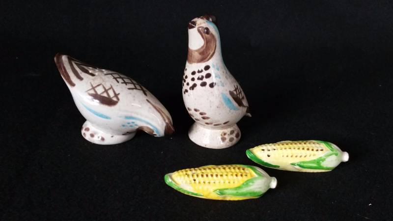 lot 105 image: Red Wing Bob White Salt & Pepper  Corn Vintage Salt & Pepper