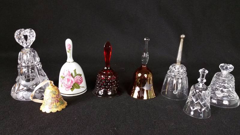 lot 110 image: Larger Bell Collection