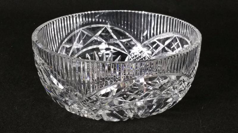 lot 113 image: Beautiful 10 Waterford Cut Crystal Bowl