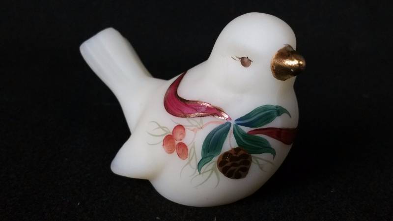 lot 125 image: Fenton Burmese Signed Bird - Golden Beak