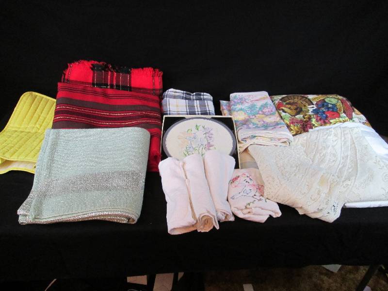 lot 97 image: Assortment of Table Clothes