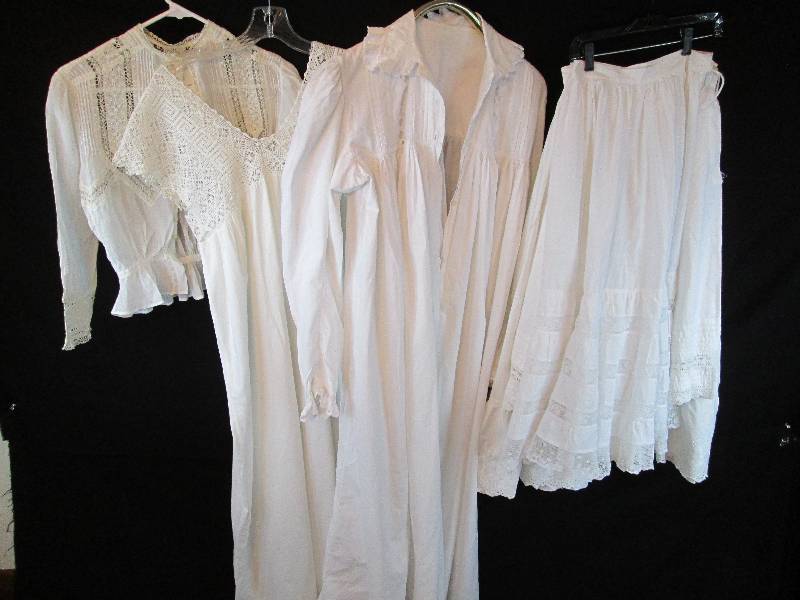 lot 161 image: Vintage Bloomers