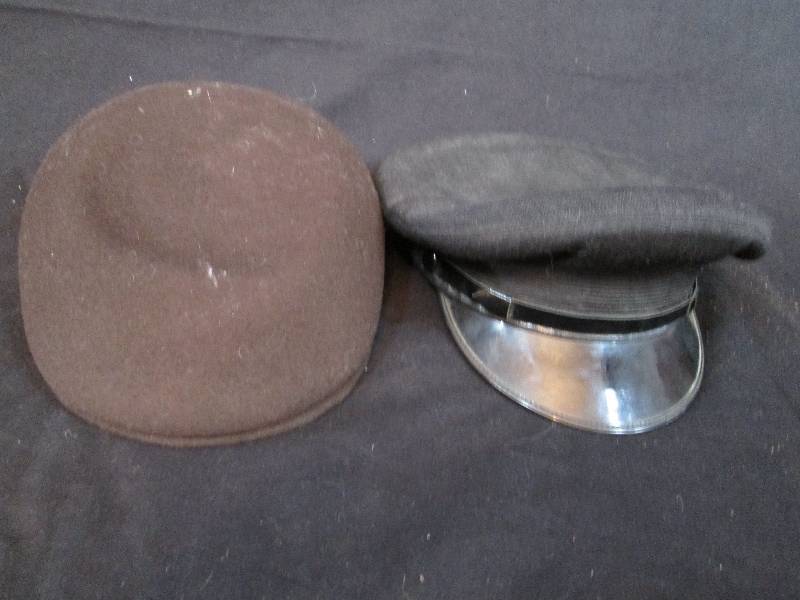 lot 164 image: Vintage Mens Caps