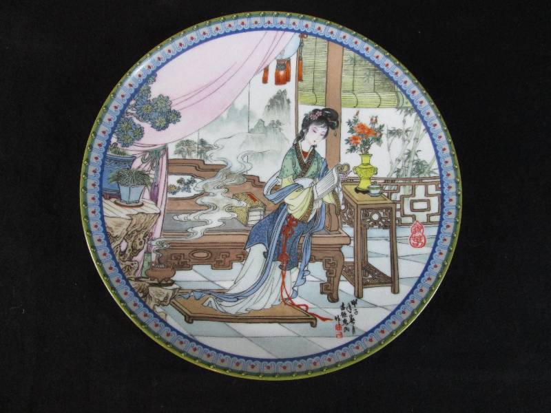 lot 172 image: Imperial Jingdezhen Collector Plates
