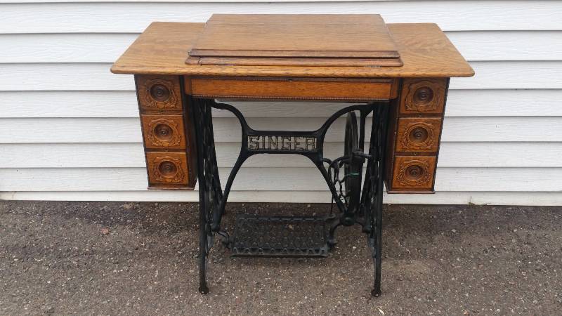 lot 4A image: Stunning Antique Singer Treadle