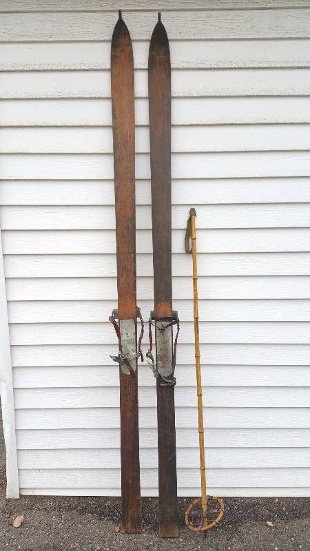 lot 14A image: Antique Skiis & Bamboo Pole