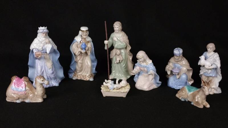 lot 102A image: 2005 Royal Doulton Porcelain Nativity Set
