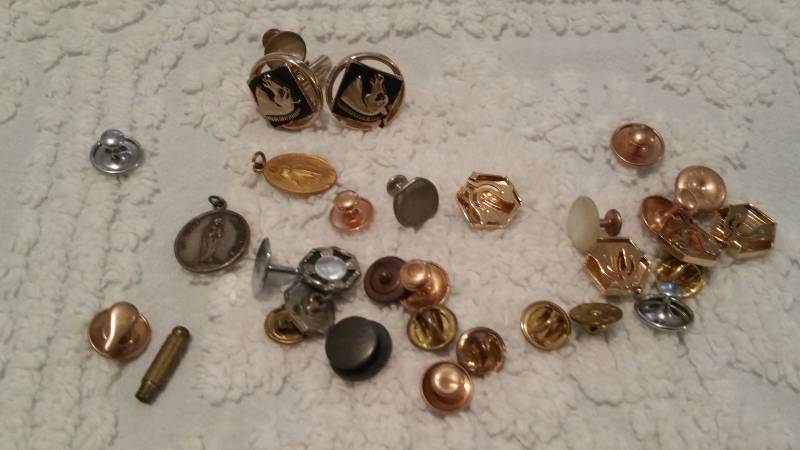 lot 146 image: Misc Gold  Silver Vintage Jewelry, Relgious Icons, Cufflinks
