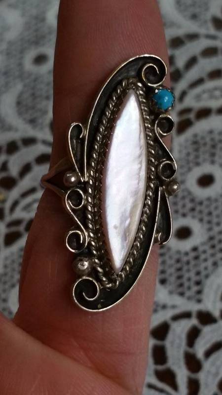 lot 151C image: Vintage Turquoise & Shell Ring