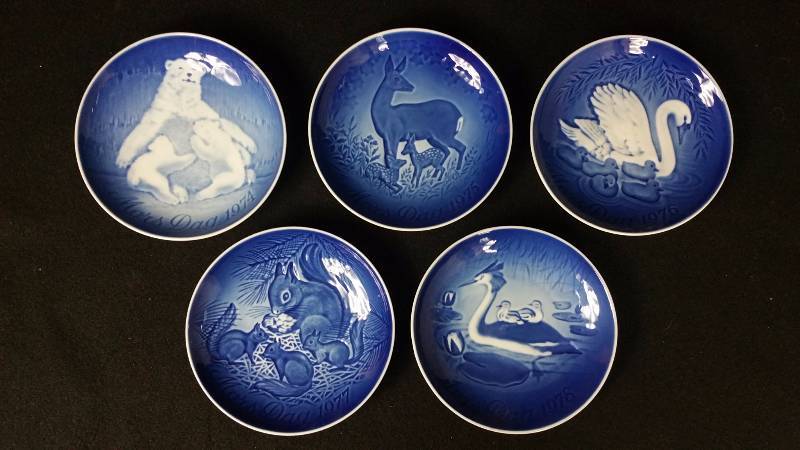 lot 197 image: B&G Porcelain Mothers Day Plates