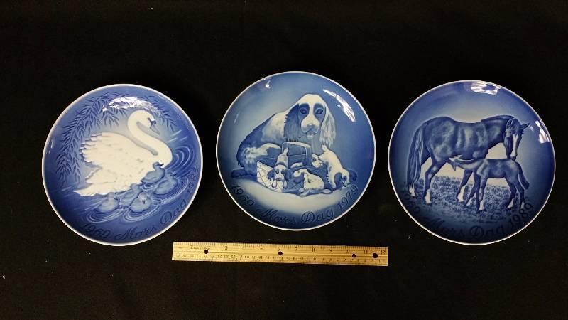 lot 204 image: B&G Porcelain Mothers Day Large Plates