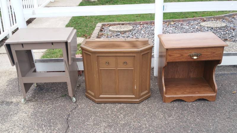 lot 206 image: Typing Stand & End Table