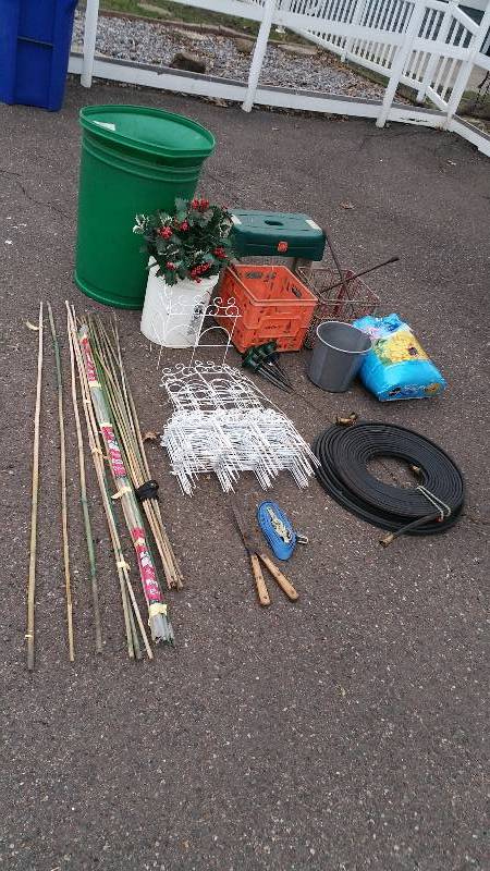 lot 220 image: Misc Garden Supplies