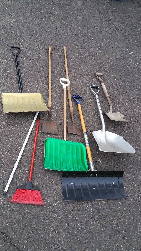 lot 221 image: Shovels