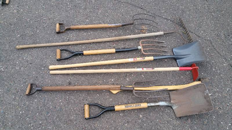 lot 222 image: Garden Tools