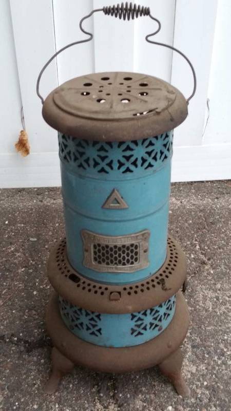 lot 225 image: Perfection Smokeless Oil Heater