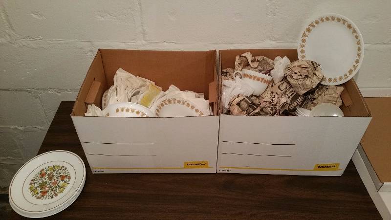 lot 240 image: Corelle Livingware Dishes