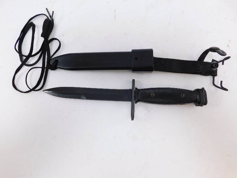 lot 71 image: U.S. Military Issue M7 Bayonet with M10 Scabbard - Like New