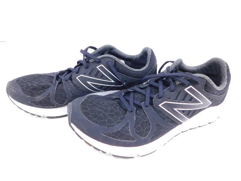 lot 80 image: New Balance Mens Size 11.5 Vazee Rush Running Shoes