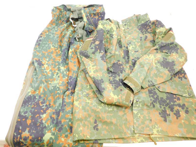 lot 76 image: German Military Surplus GORE-TEX Waterproof Flecktarn Jacket & Pants
