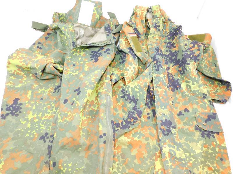 lot 77 image: Used German Military GORE-TEX Waterproof Flecktarn Field Jacket and Pants
