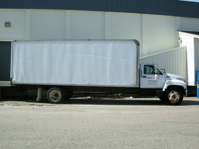 lot 2 image: 1998 GMC 6500 Truck