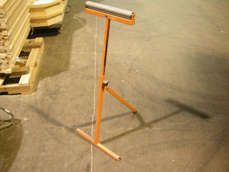 lot 88 image: Pedestal Roller