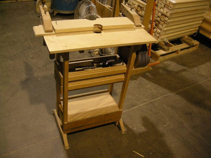 lot 12 image: Custom Router Table Station