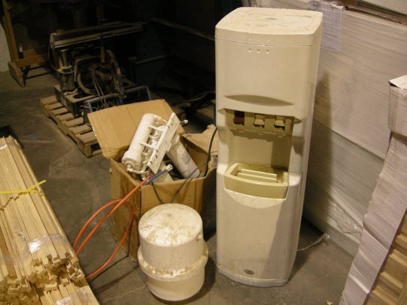 lot 84 image: Oasis Aqua Bar Water CoolerDispenser