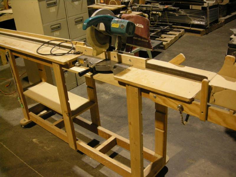 lot 16 image: Makita Miter Saw Cutting Station