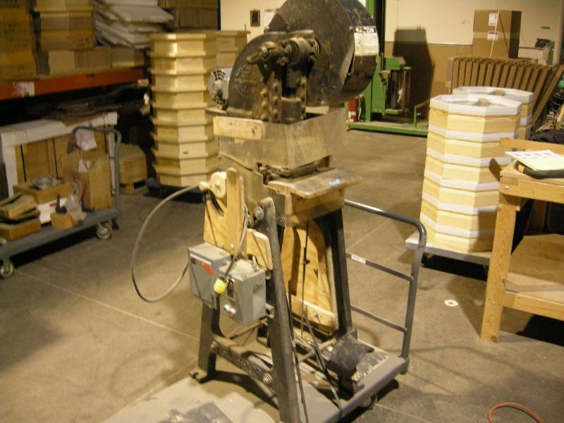 lot 9 image: Alva F Allen 5 Ton Press