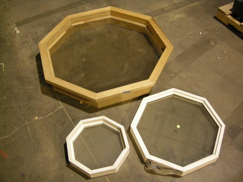 lot 32 image: 3 Octagon Windows