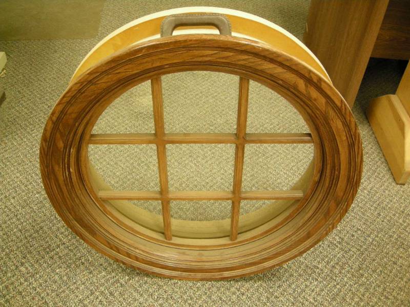 lot 39 image: Round Window Display